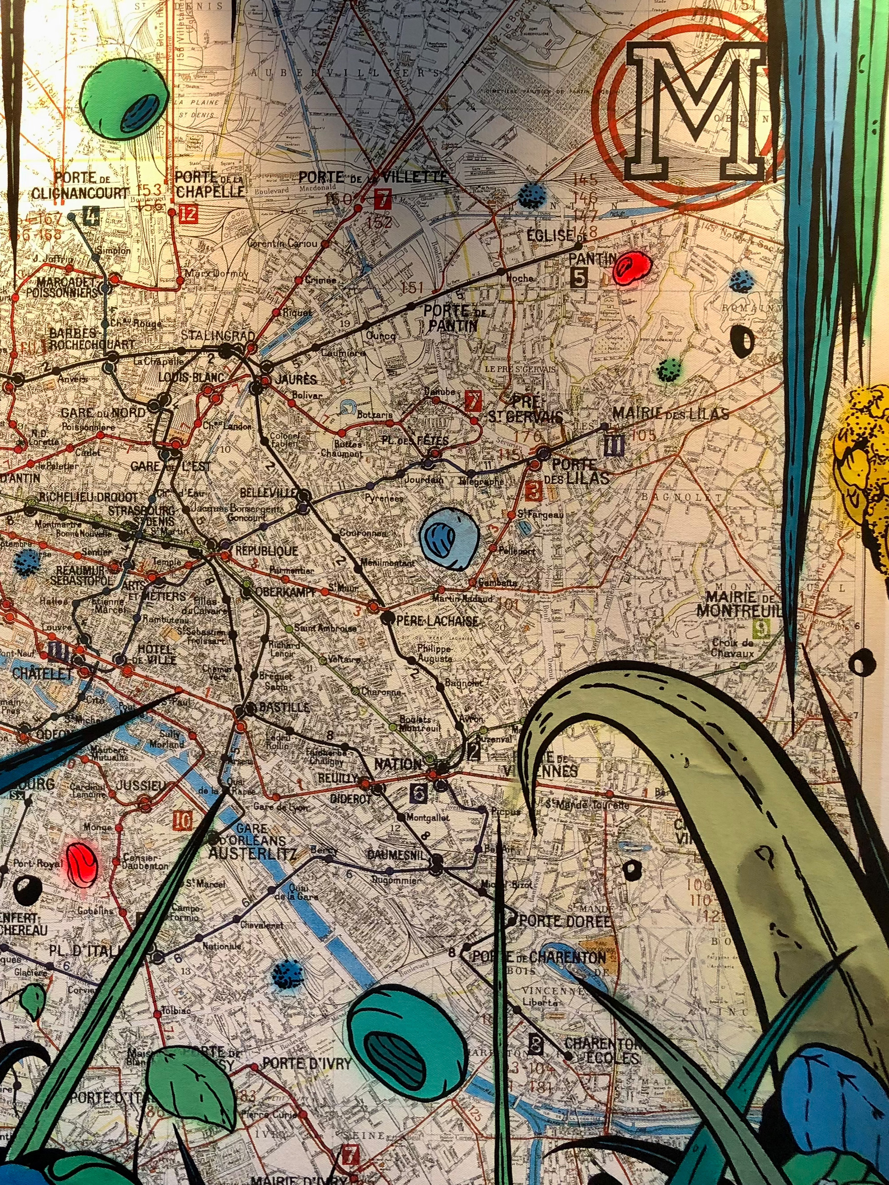 Œuvre de Nesta sur la carte du métro parisien pour l'exposition Dans ses artères coule la vie à Fluctuart.