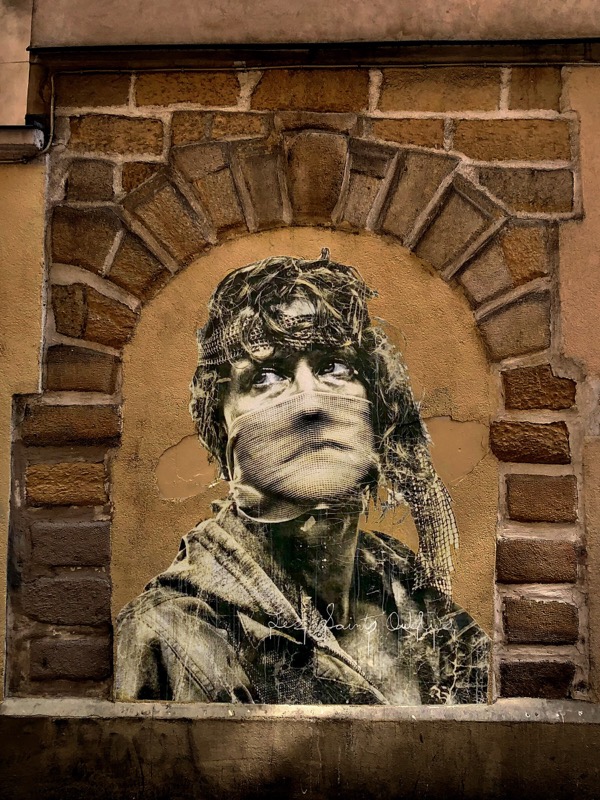 Les saints oubliés par Eddie Colla - rue de Moussy, Paris.