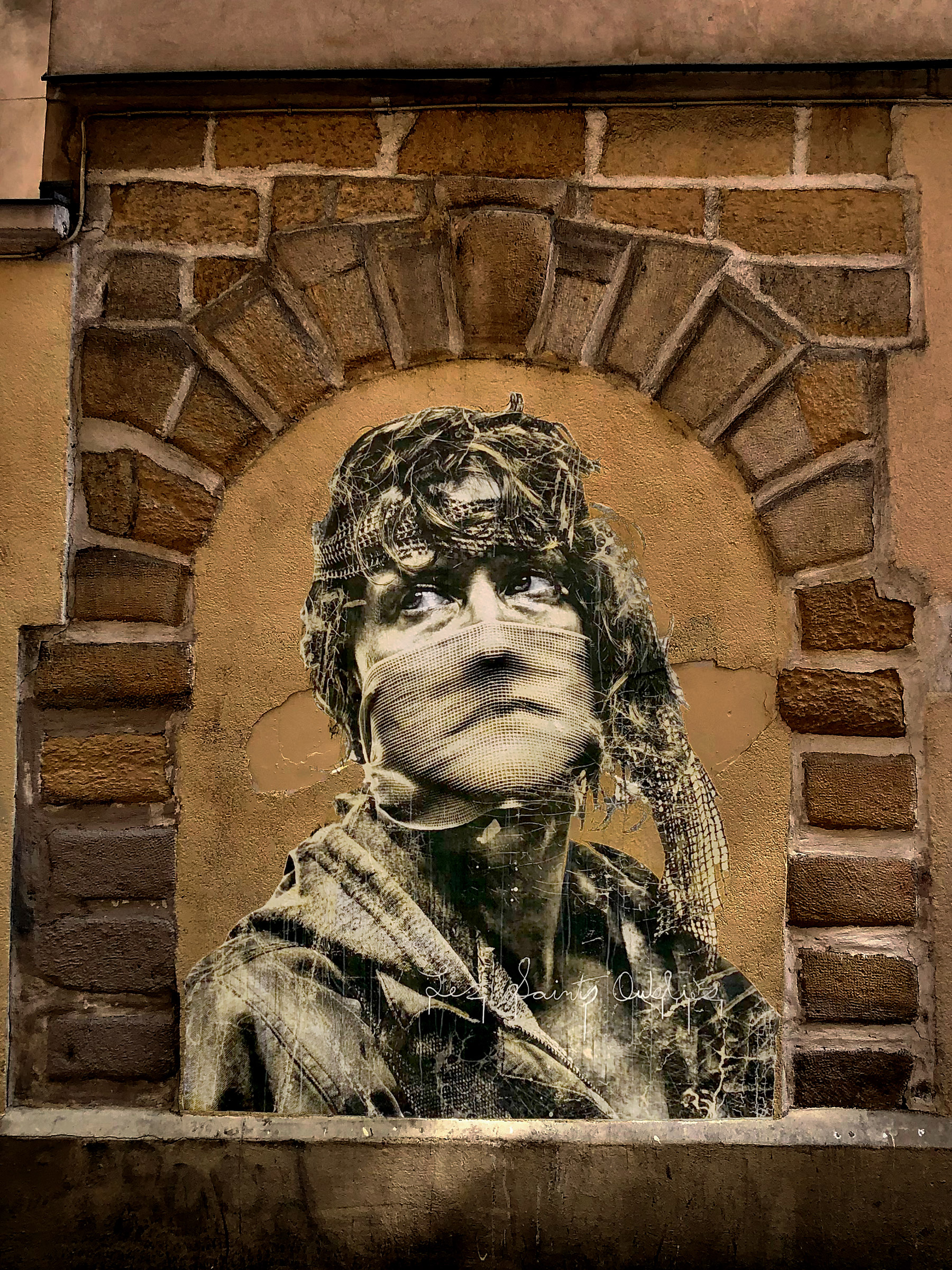 Les saints oubliés par Eddie Colla - rue de Moussy, Paris.